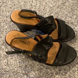 EUC Umberto Raffini wedge heals.